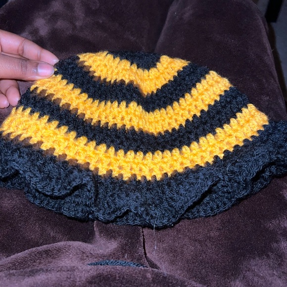 Bumblebee 🐝 ~ crochet bucket hat - Picture 4 of 4